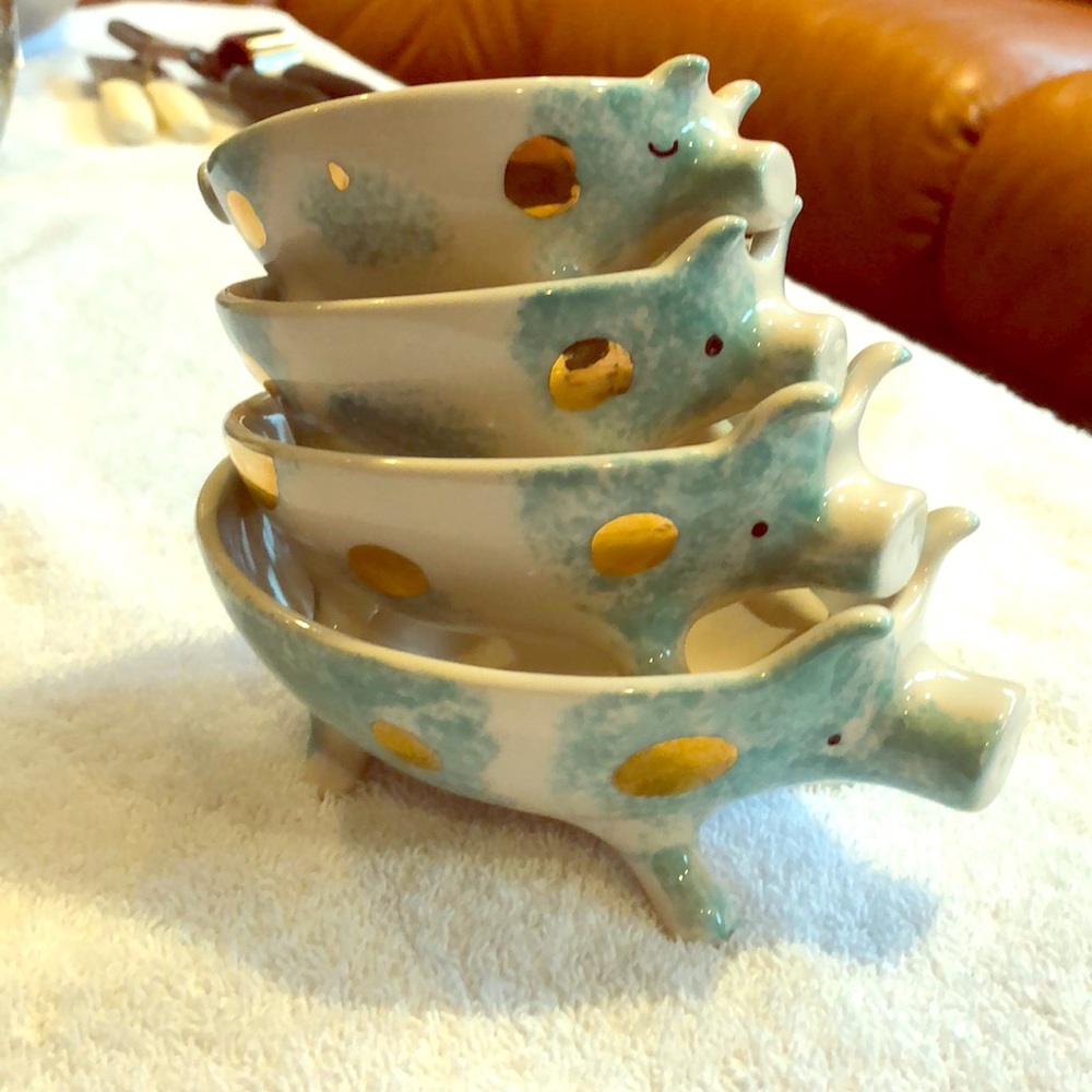 Anthropologie pig nesting measuring cups
